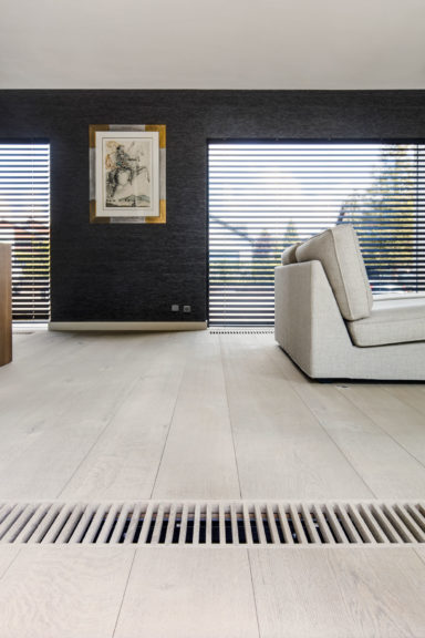 Parket met extra lange parket planken en afgewerkte roosters