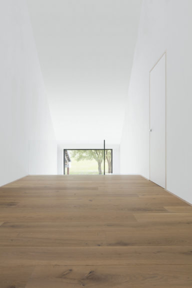 Betaalbare houten parket op de bovenverdieping