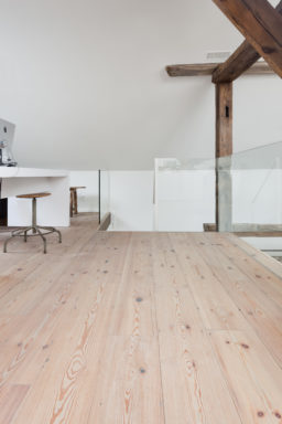 Houten vloer van restpartij hout