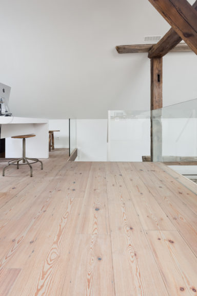 Houten vloer van restpartij hout